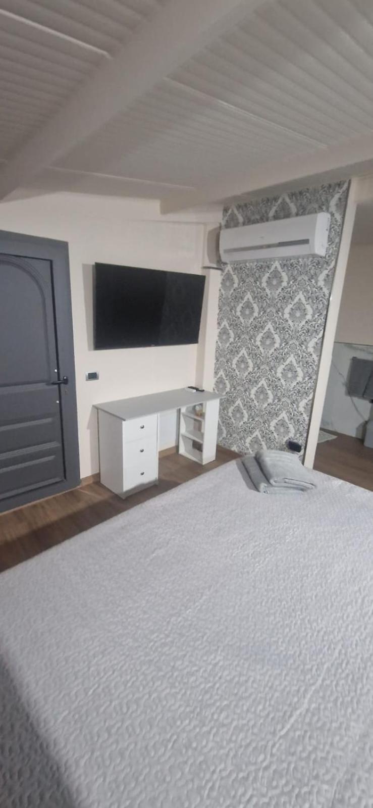 Suites Grey In Centro Randazzo Exterior photo